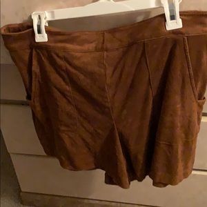Brown velvet short
